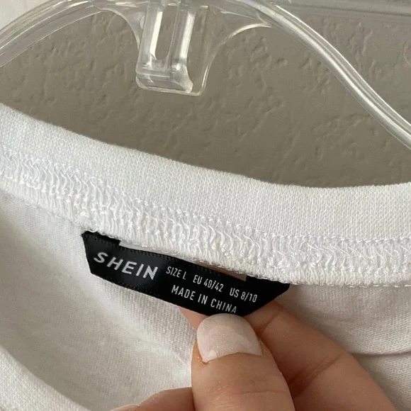 NWOT - Shein White Crop Top Los Angeles graphic size L - Picture 3 of 4